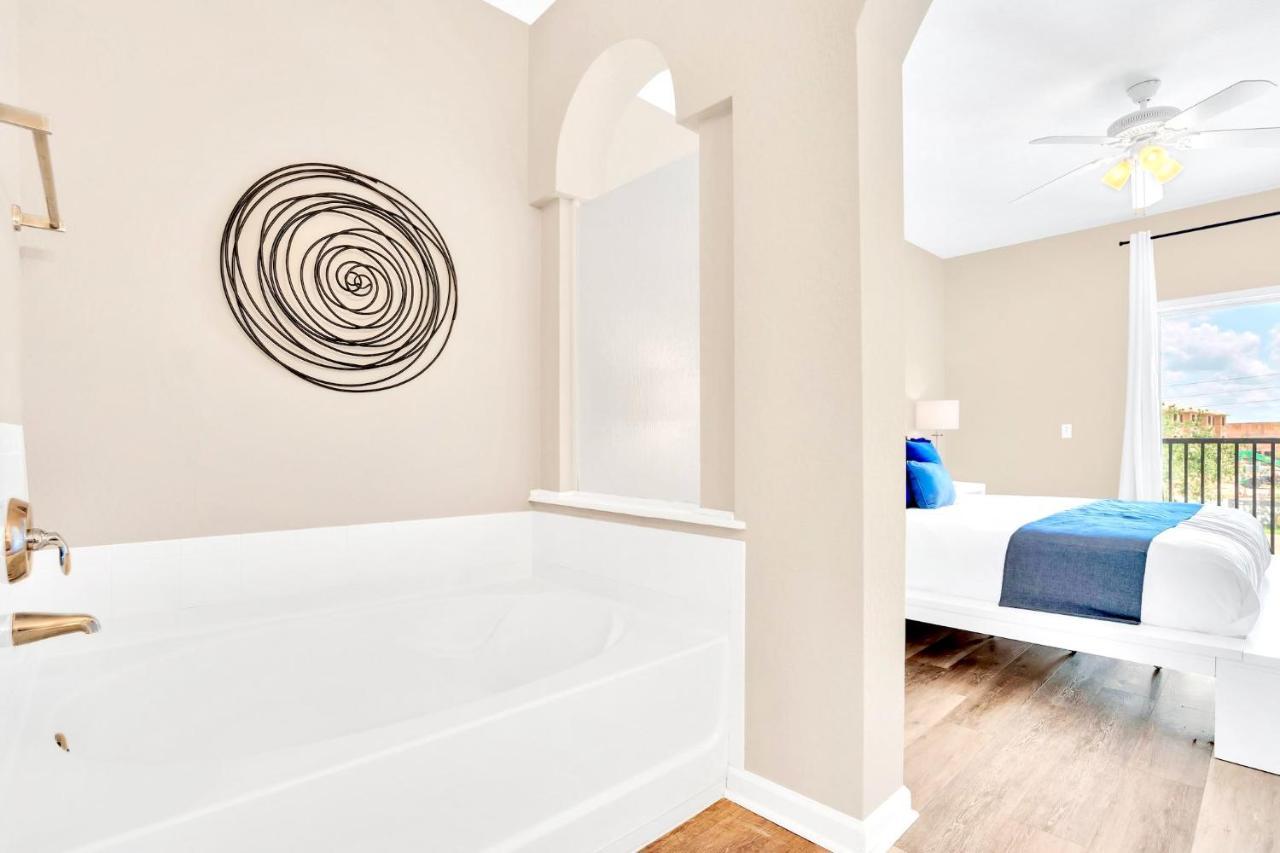 أورلاندو 2Br Condo - W Hot Tub & Pool - Near Disney المظهر الخارجي الصورة