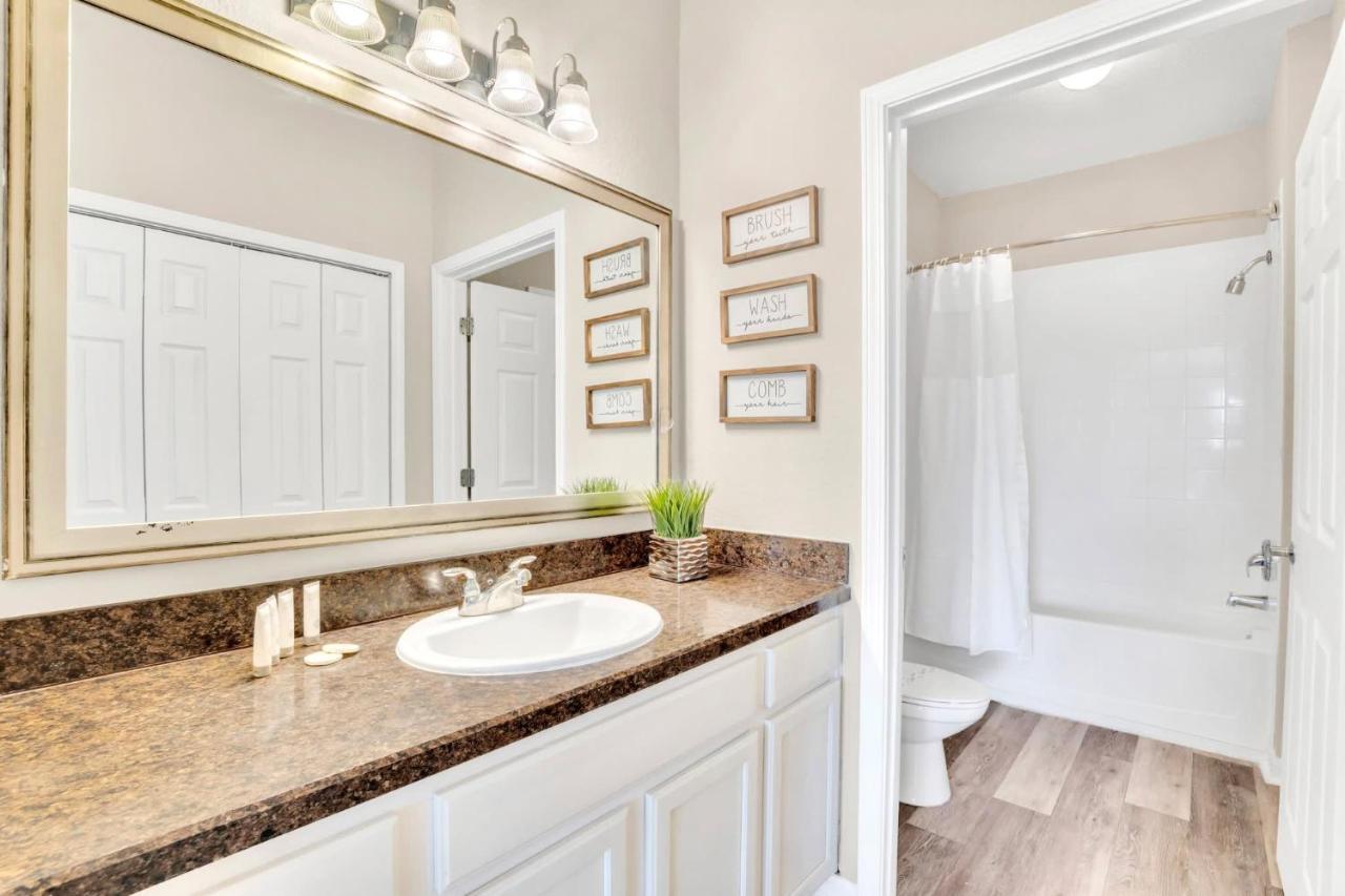 أورلاندو 2Br Condo - W Hot Tub & Pool - Near Disney المظهر الخارجي الصورة